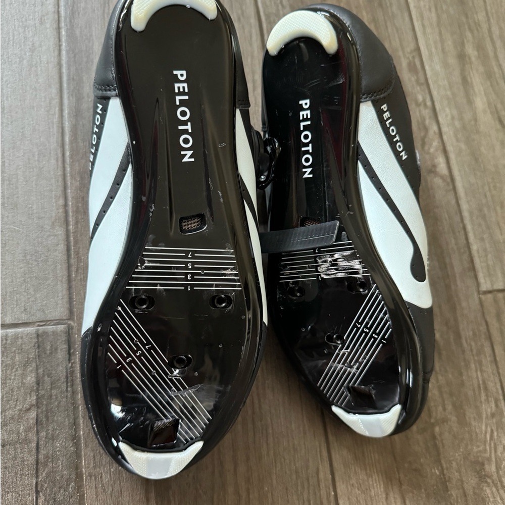 Peloton Cycling Shoes - Picture 4 of 8